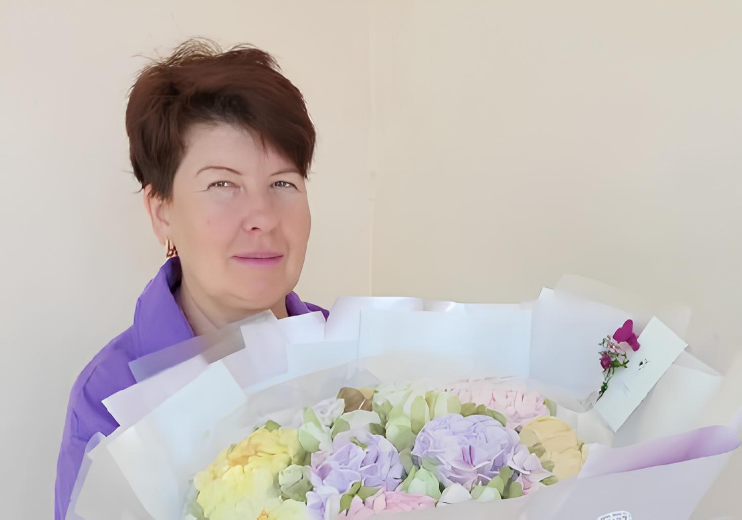 Майстриня з букетом